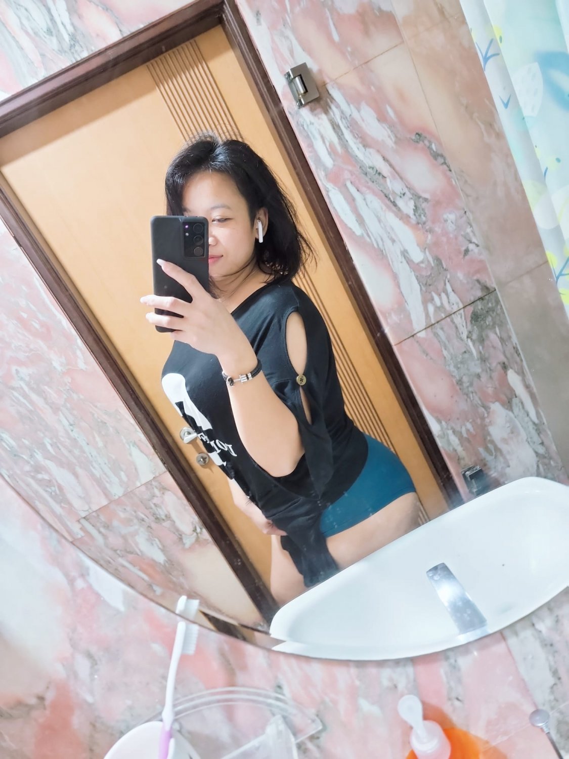 Fucked an Indonesian Migrant maid so much that she forgot Indonesian 10