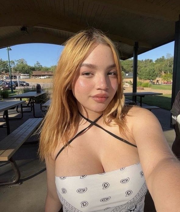 Latina migrant big tits 8