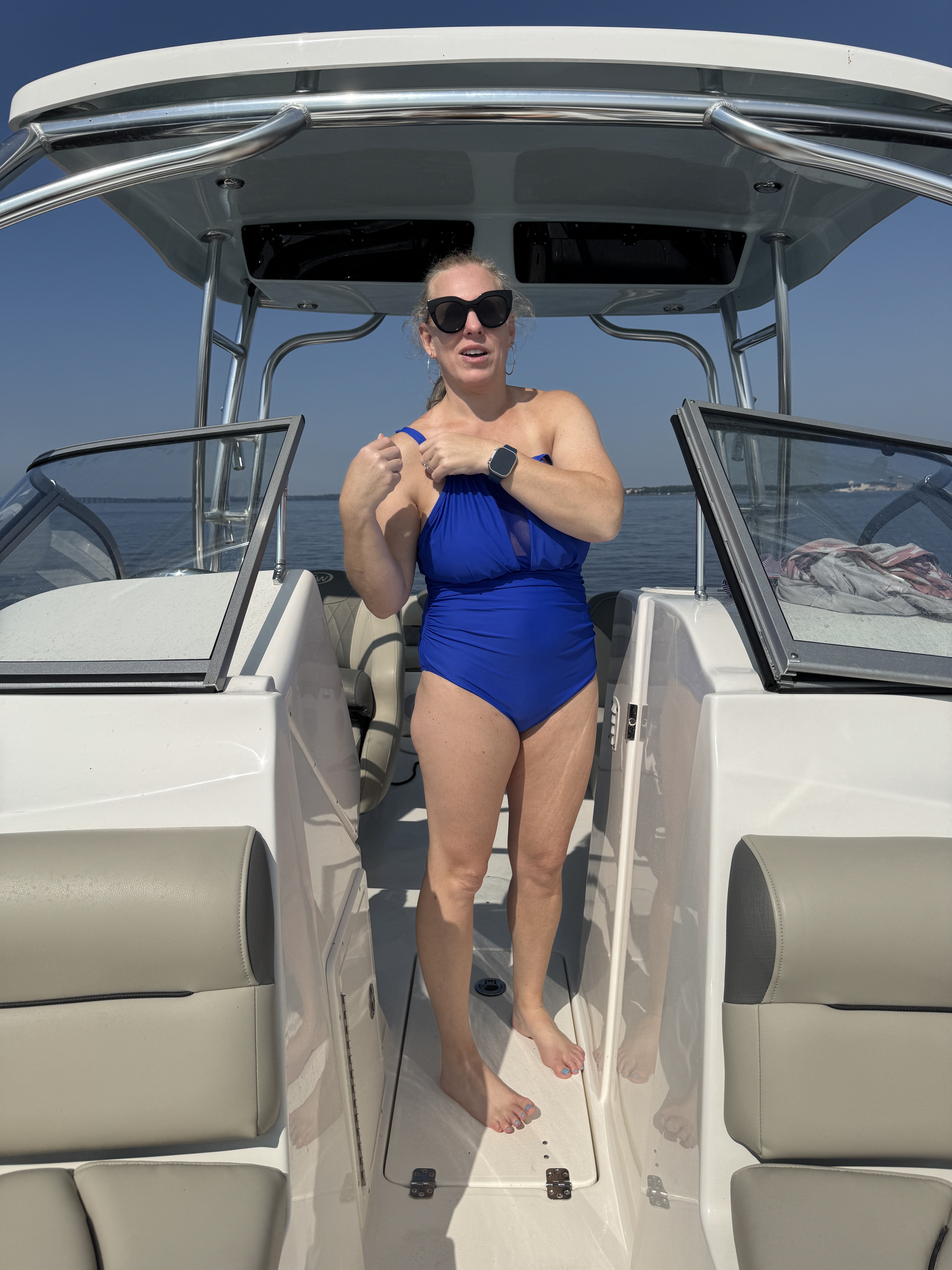 Florida MILF Flashes Her Tit in Public 10