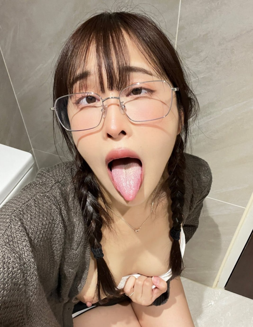 japońska laska w okularach 41