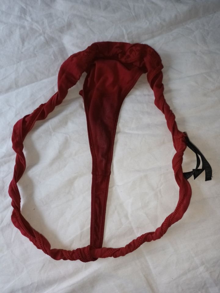 カーヴィー妻のいたずらパンティ焦らし 10