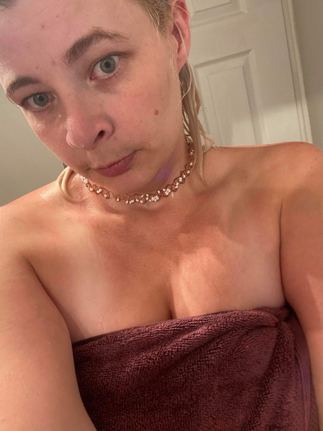 Mature Babe Invites You for Pleasure 18