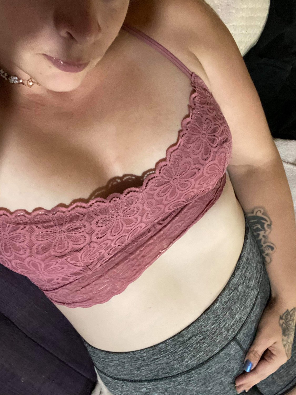 Mature Babe Invites You for Pleasure 24