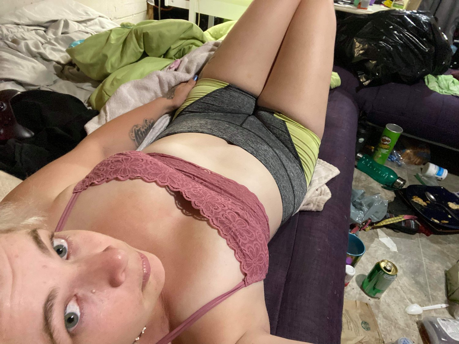 Mature Babe Invites You for Pleasure 25