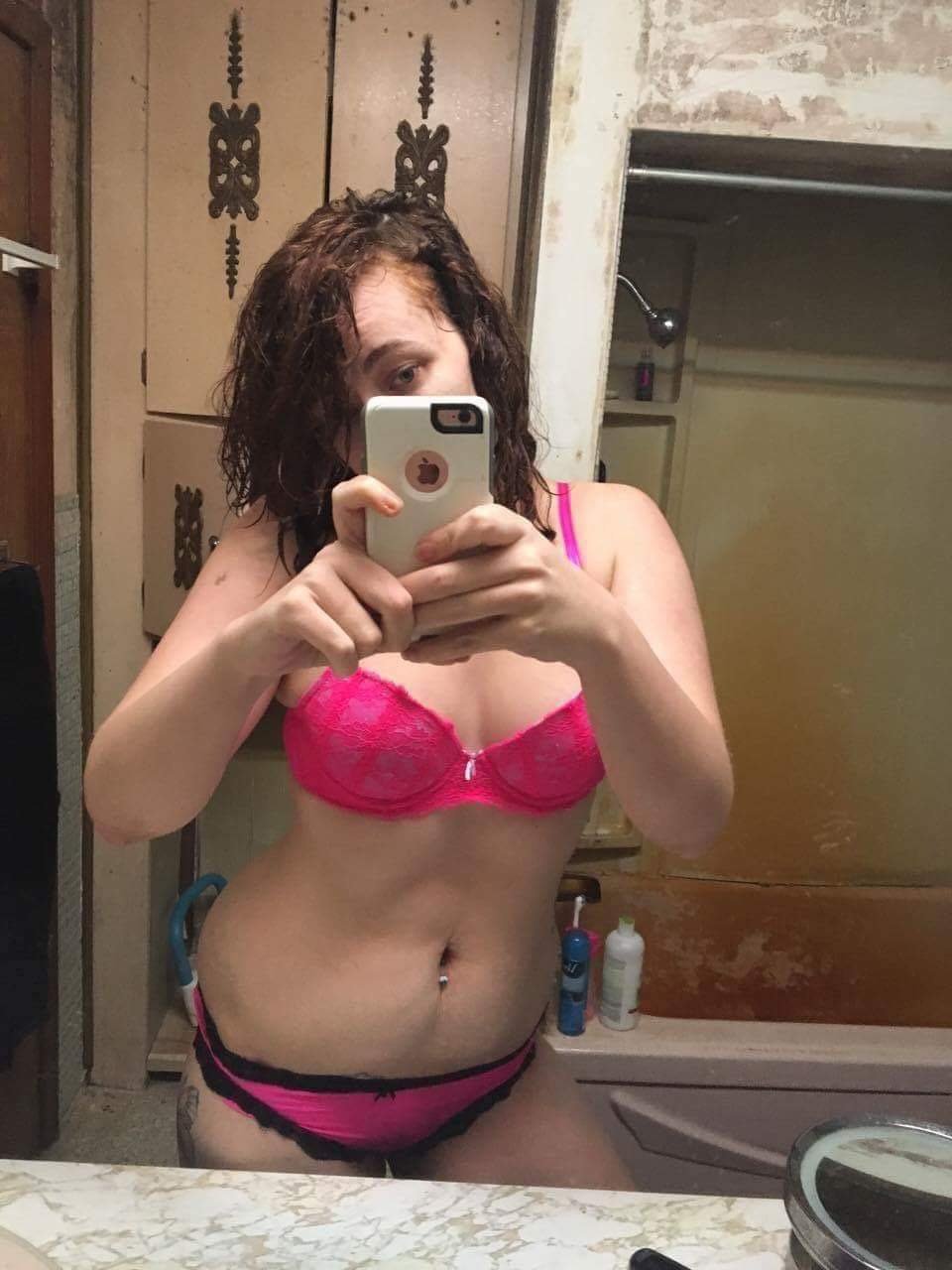 Mature Babe Invites You for Pleasure 27