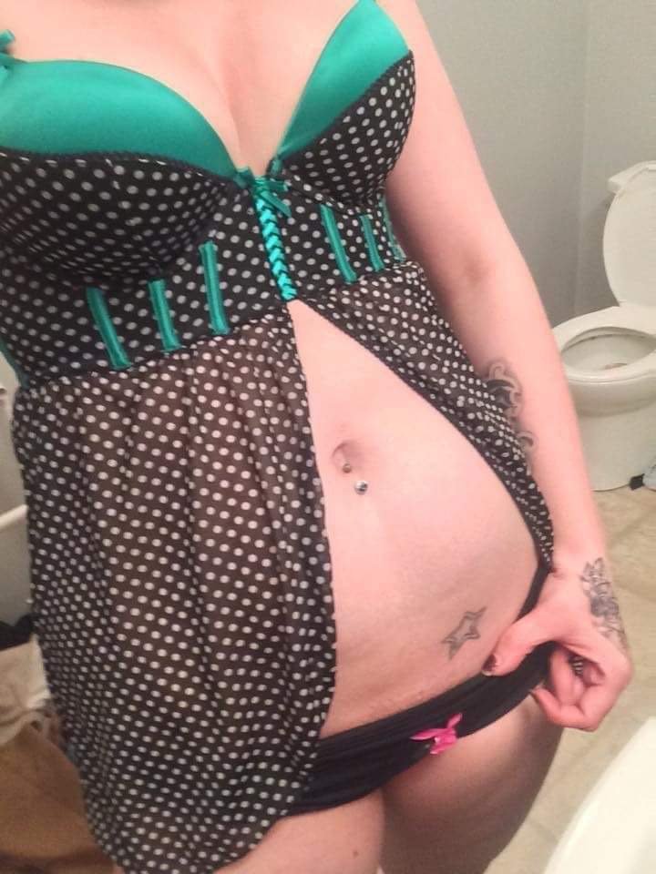 Mature Babe Invites You for Pleasure 32