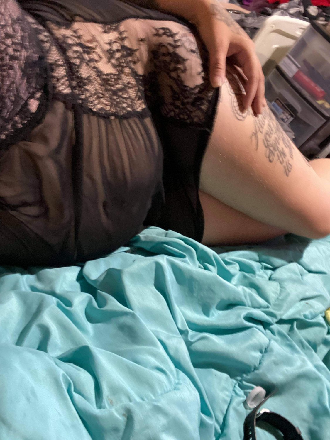 Mature Babe Invites You for Pleasure 36