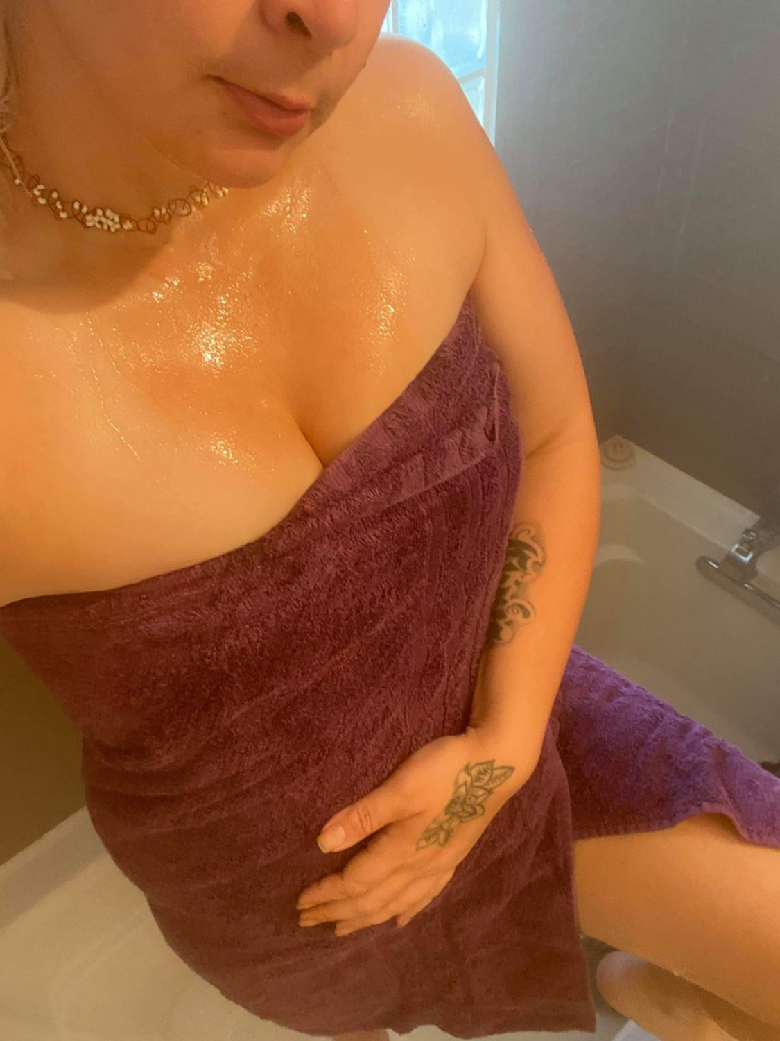 Mature Babe Invites You for Pleasure 47