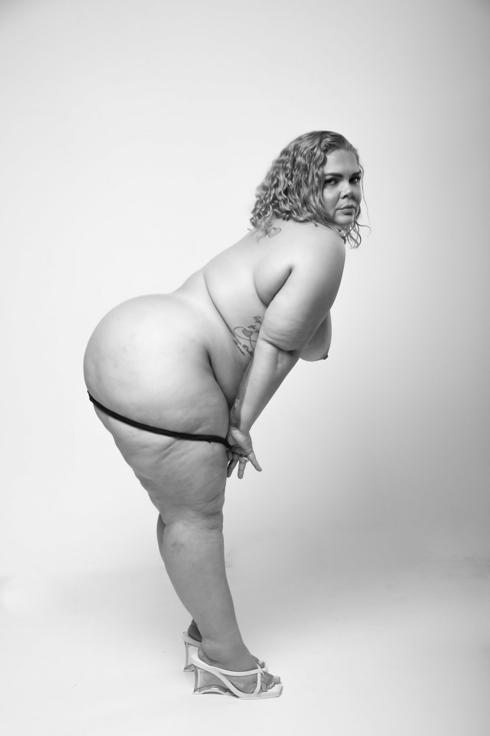 Thick BBW R3giara Shows Off Her Juicy Body 5