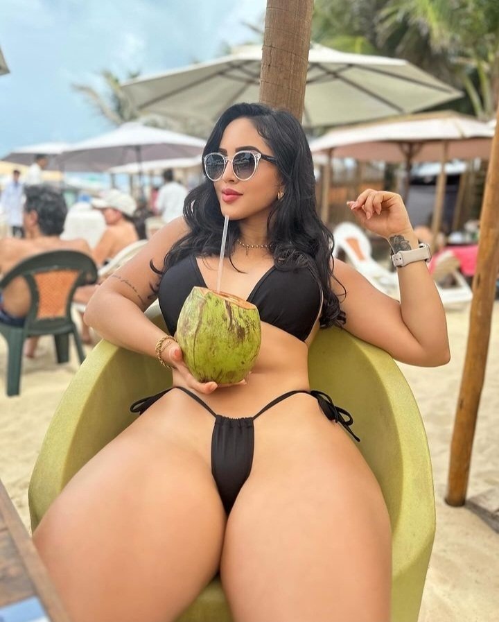 Latina MILF Shakes Her Booty in a Tiny Bikini 1