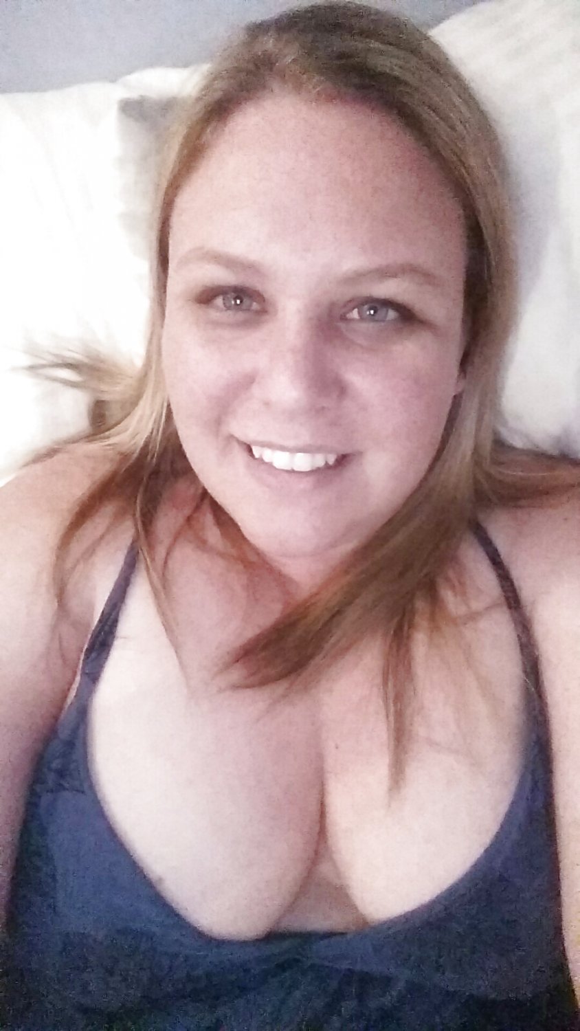 Curvy Queen Shows Off Her Plump Body 2