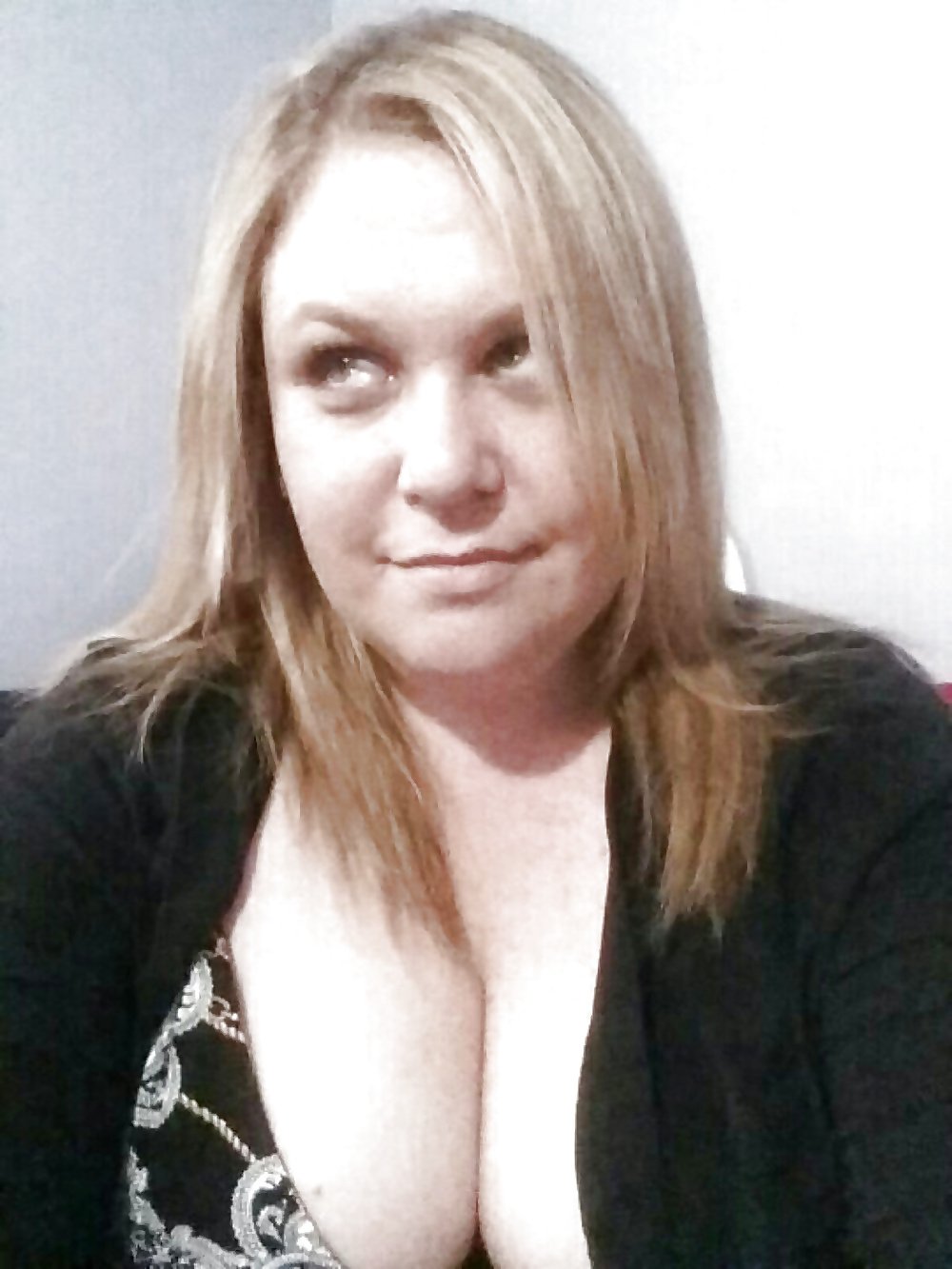 Curvy Queen Shows Off Her Plump Body 5