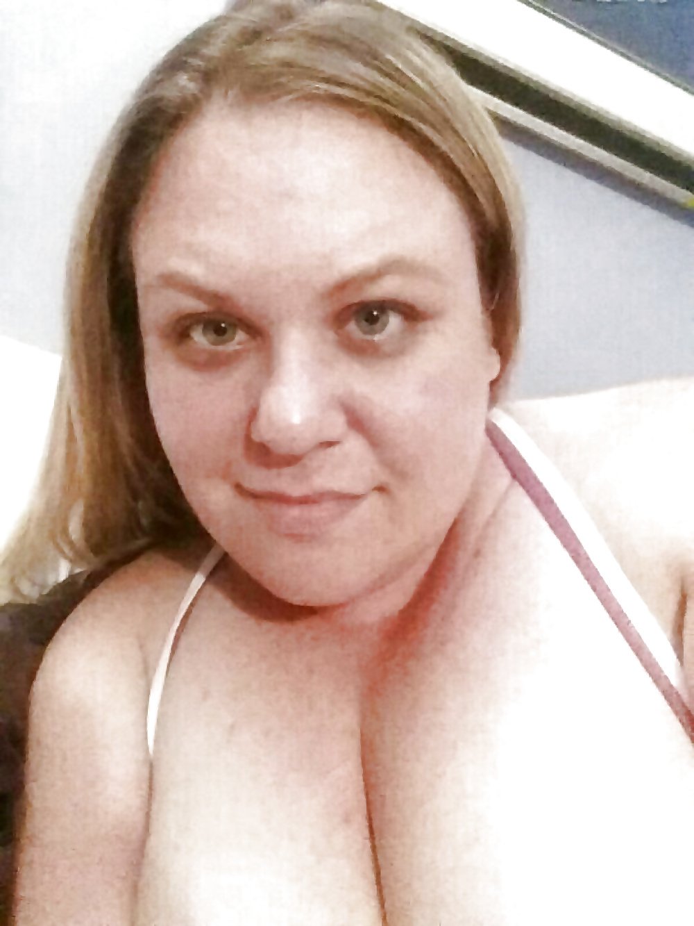 Curvy Queen Shows Off Her Plump Body 15