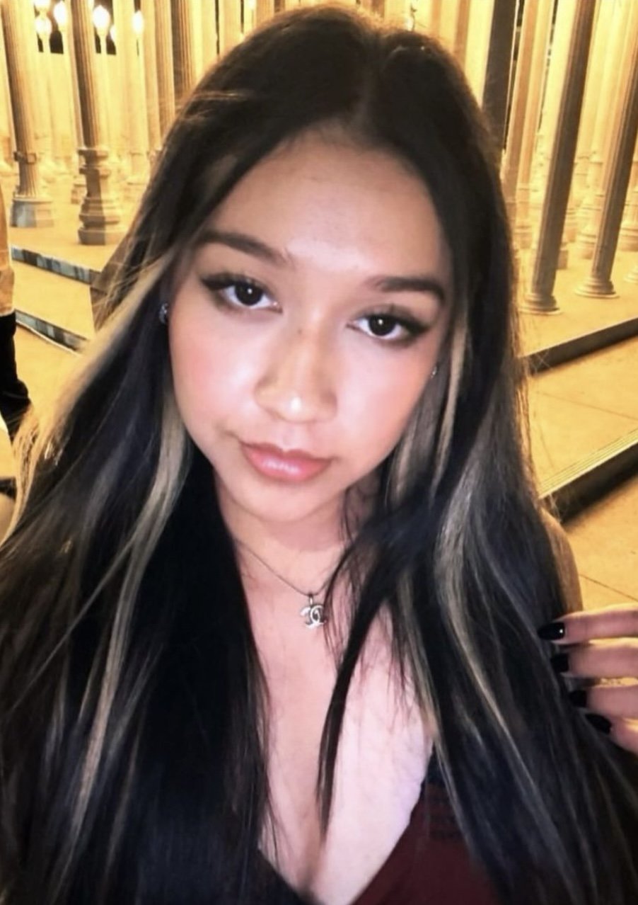 21yo Latina Stunner Shows Off Her Legs You Can’t Resist 3