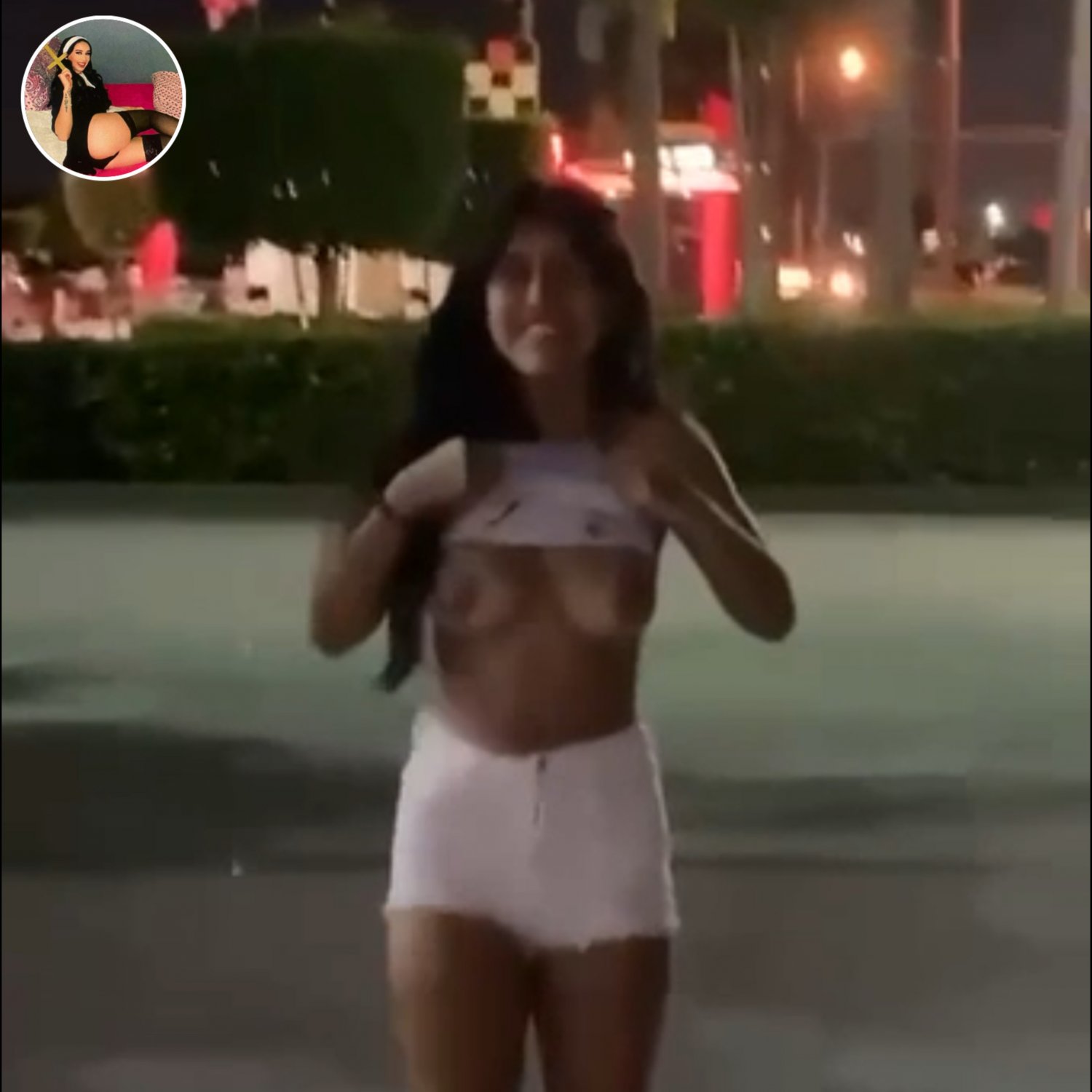 Slutty Latina Teen Flash Titten 2