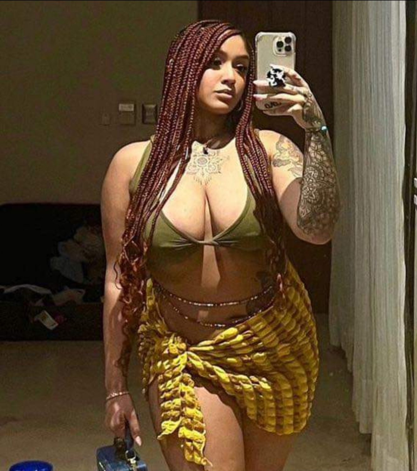 Juicy Emojis Hint At A Naughty Feast ???????? 1