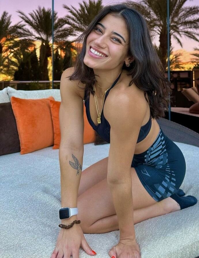 Sara Saffari Çok Seksi Sikilebilir Kum Saati Flörtöz Buttlock Mistresse için Bir Kenar Oturumuna Nasıl Direnemezsiniz? 5