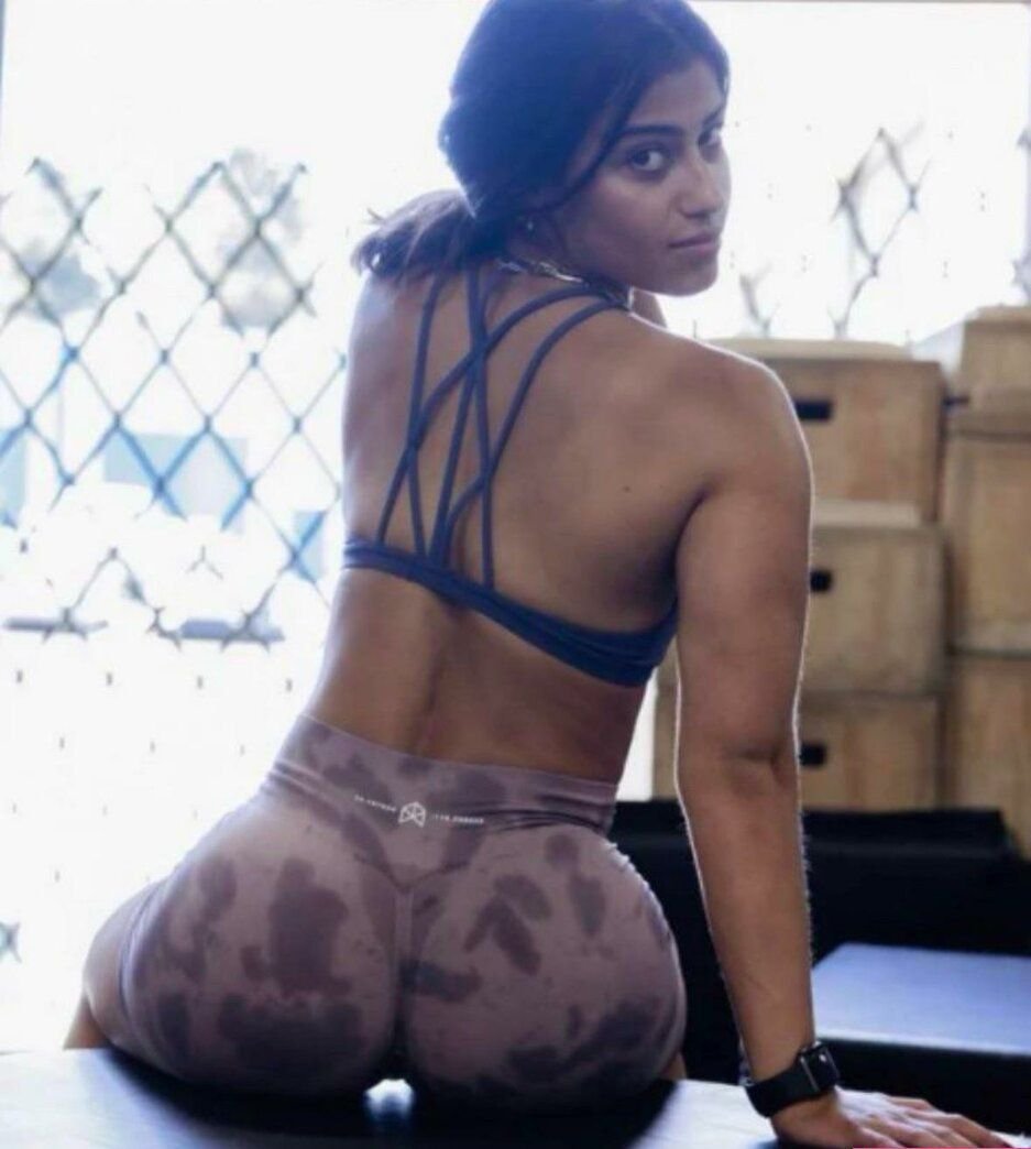 Sara Saffari Çok Seksi Sikilebilir Kum Saati Flörtöz Buttlock Mistresse için Bir Kenar Oturumuna Nasıl Direnemezsiniz? 26