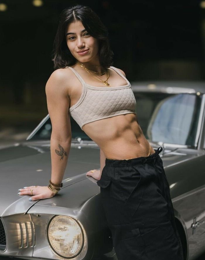 Sara Saffari Çok Seksi Sikilebilir Kum Saati Flörtöz Buttlock Mistresse için Bir Kenar Oturumuna Nasıl Direnemezsiniz? 35