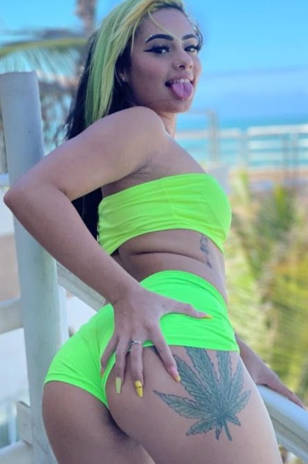 Nikita alerquina rebolando 6