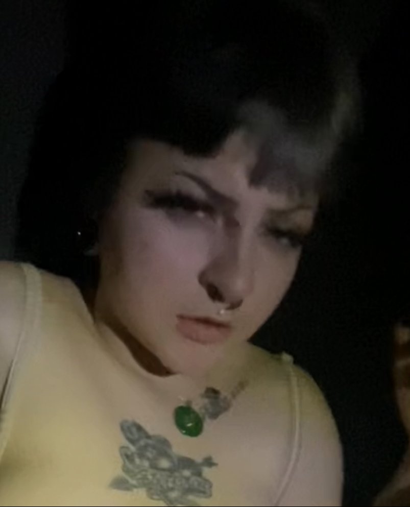 그녀는 내가 언제 녹음하든 상관하지 않습니다. 4