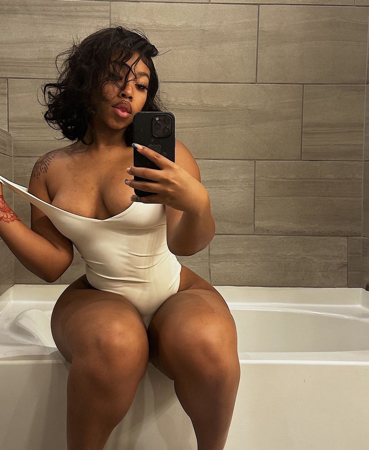 F933DCEB-A049-4408-87E6-A4A7325FC4D9 1