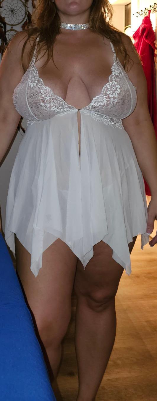 MILF Seductress Caught Looking Extra Juicy 19