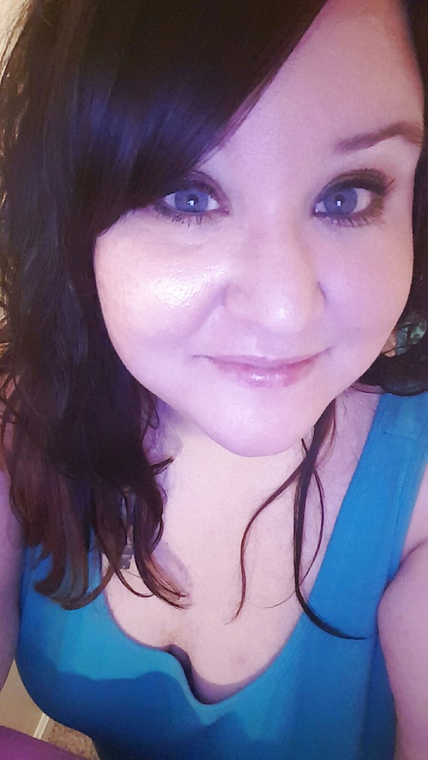 BBW Selfie Queen Puts Her Curves On Display 1
