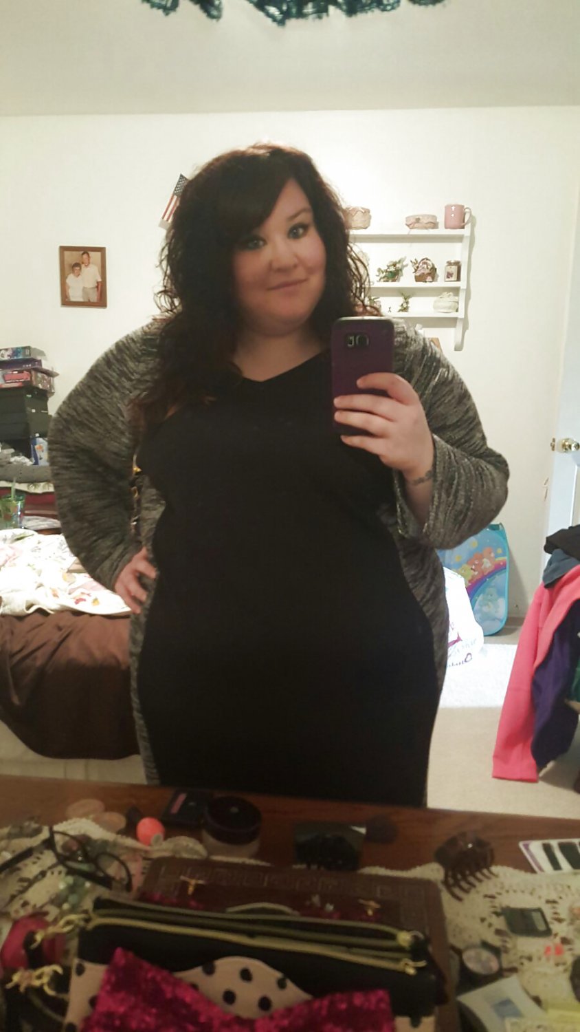 BBW Selfie Queen Puts Her Curves On Display 14