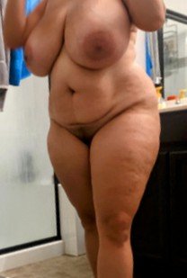 Curvy Latina MILF Soaps Up That Perfect Body 8