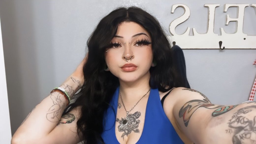 Goth Beauty With Tattoos And A Dangerous Look 11