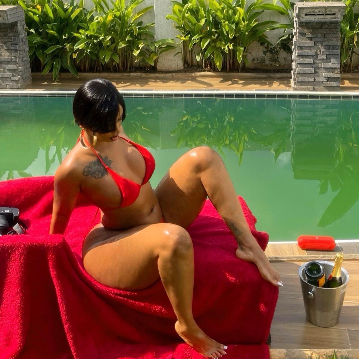Thick Curvy Queen Yolo Teases Her Fans Online 4