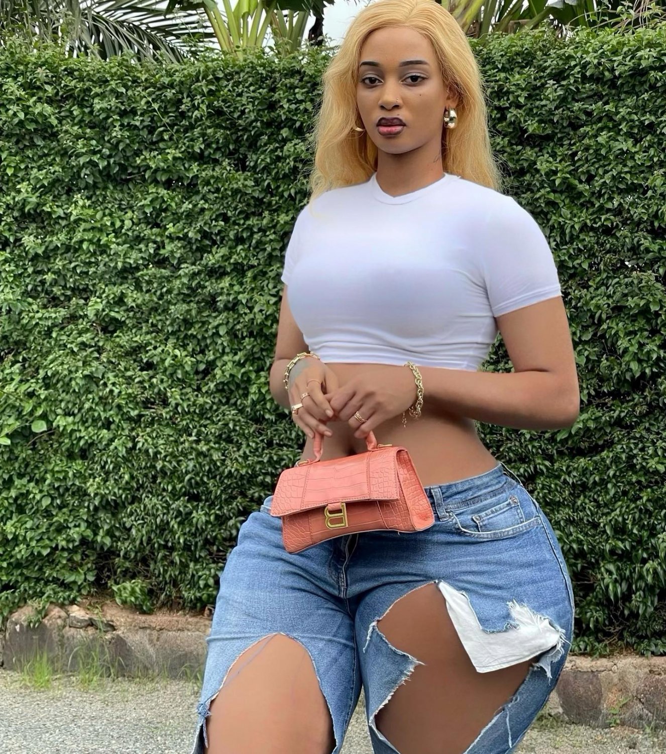 Thick Curvy Queen Yolo Teases Her Fans Online 5
