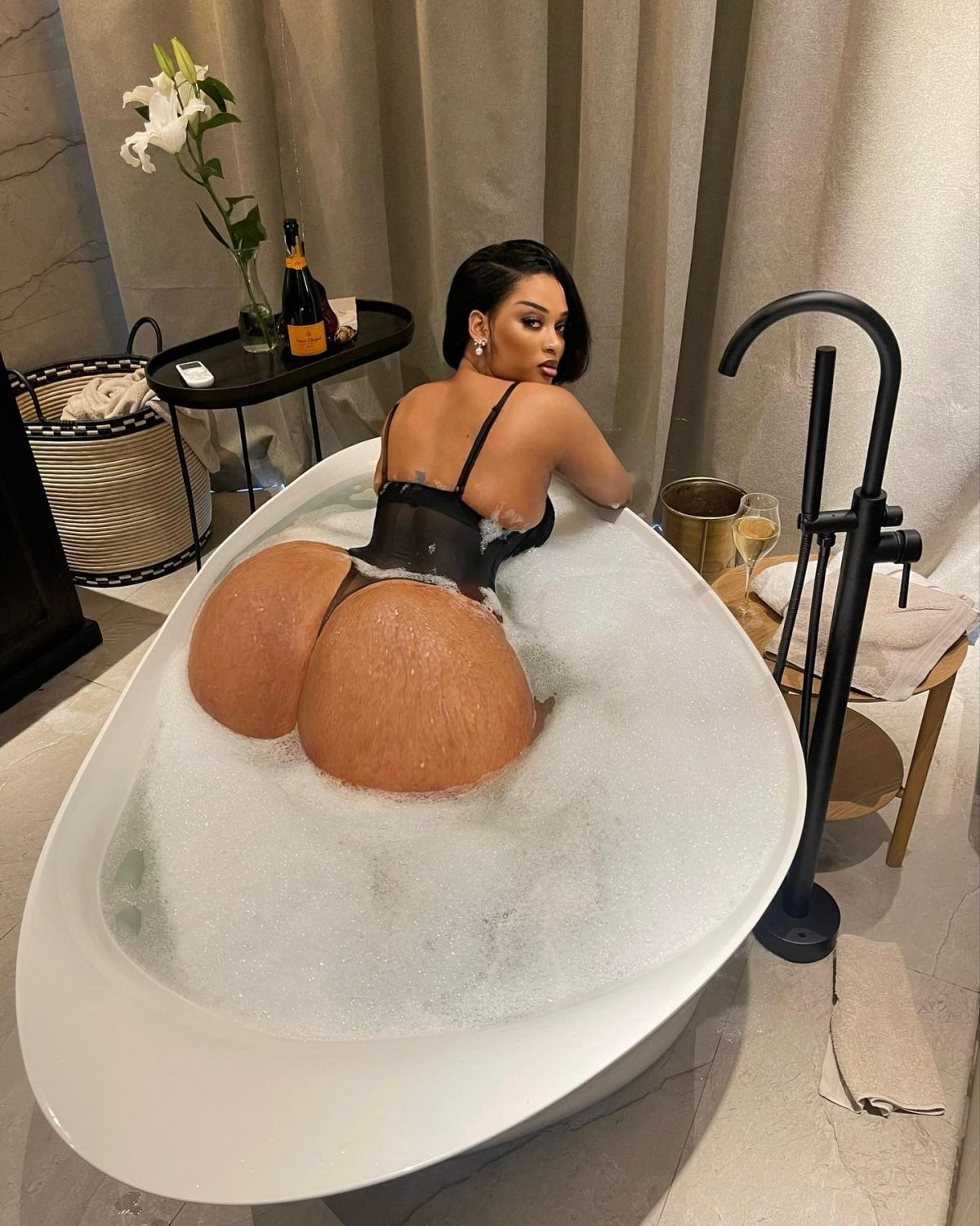 Thick Curvy Queen Yolo Teases Her Fans Online 21