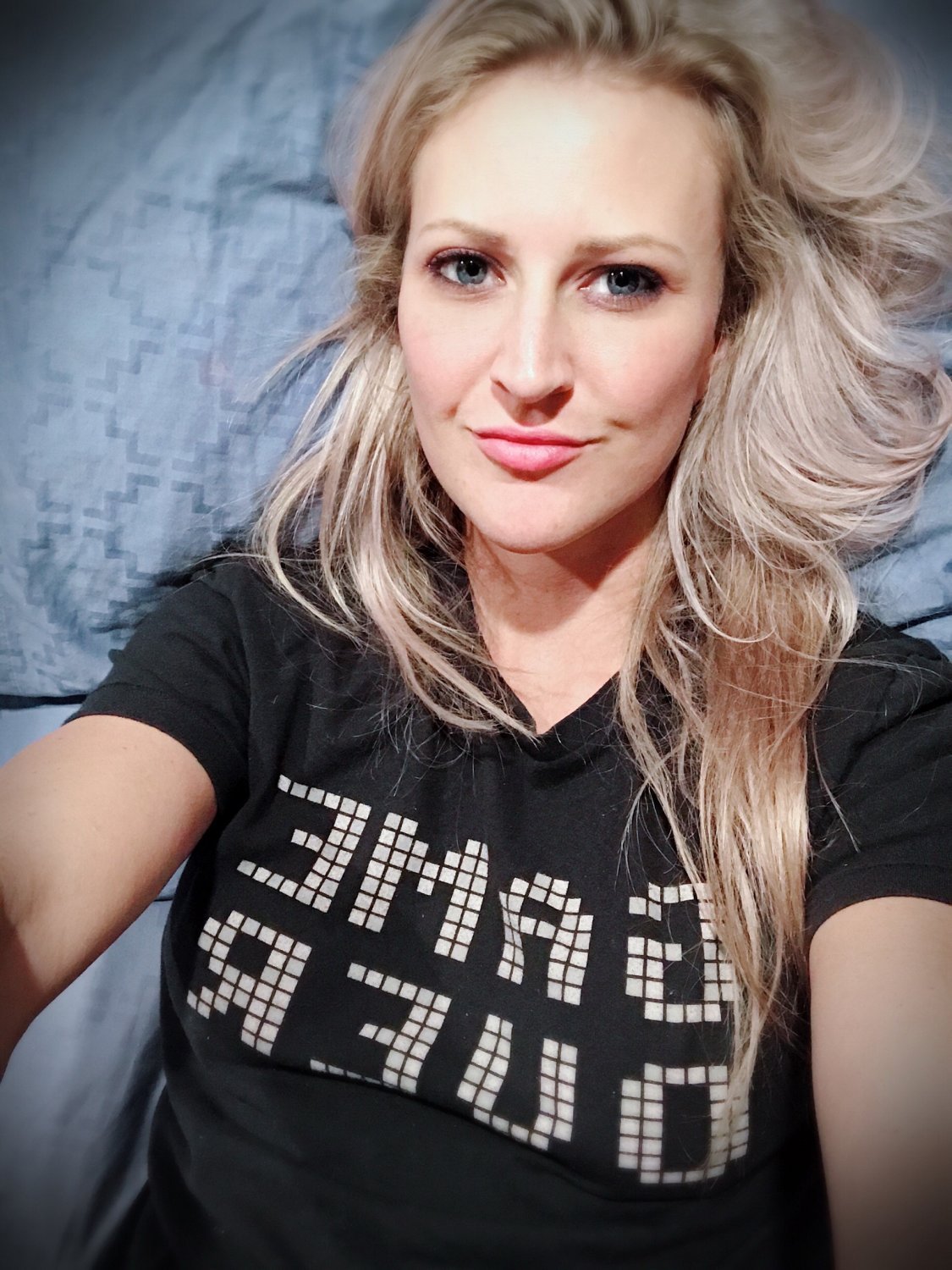 Boazuda MILF Snaps A Sultry Blonde Selfie 12