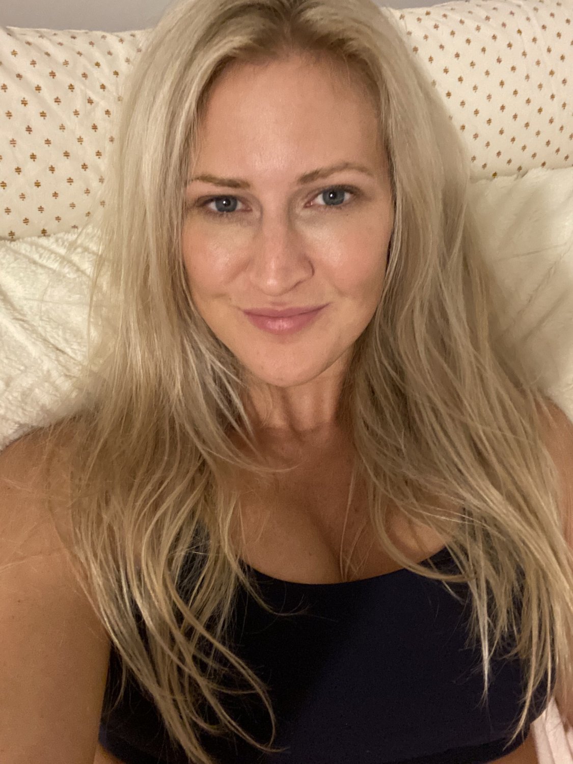 Boazuda MILF Snaps A Sultry Blonde Selfie 13