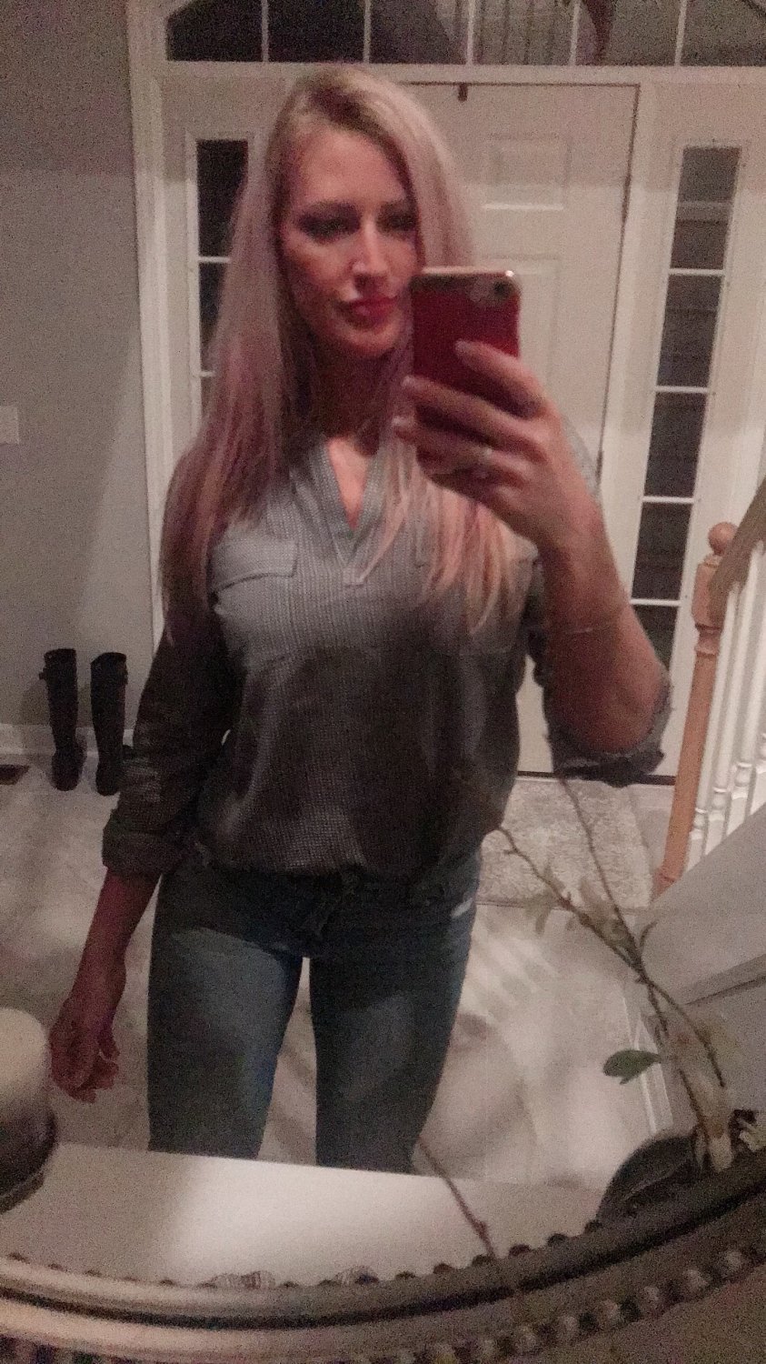 Boazuda MILF Snaps A Sultry Blonde Selfie 22