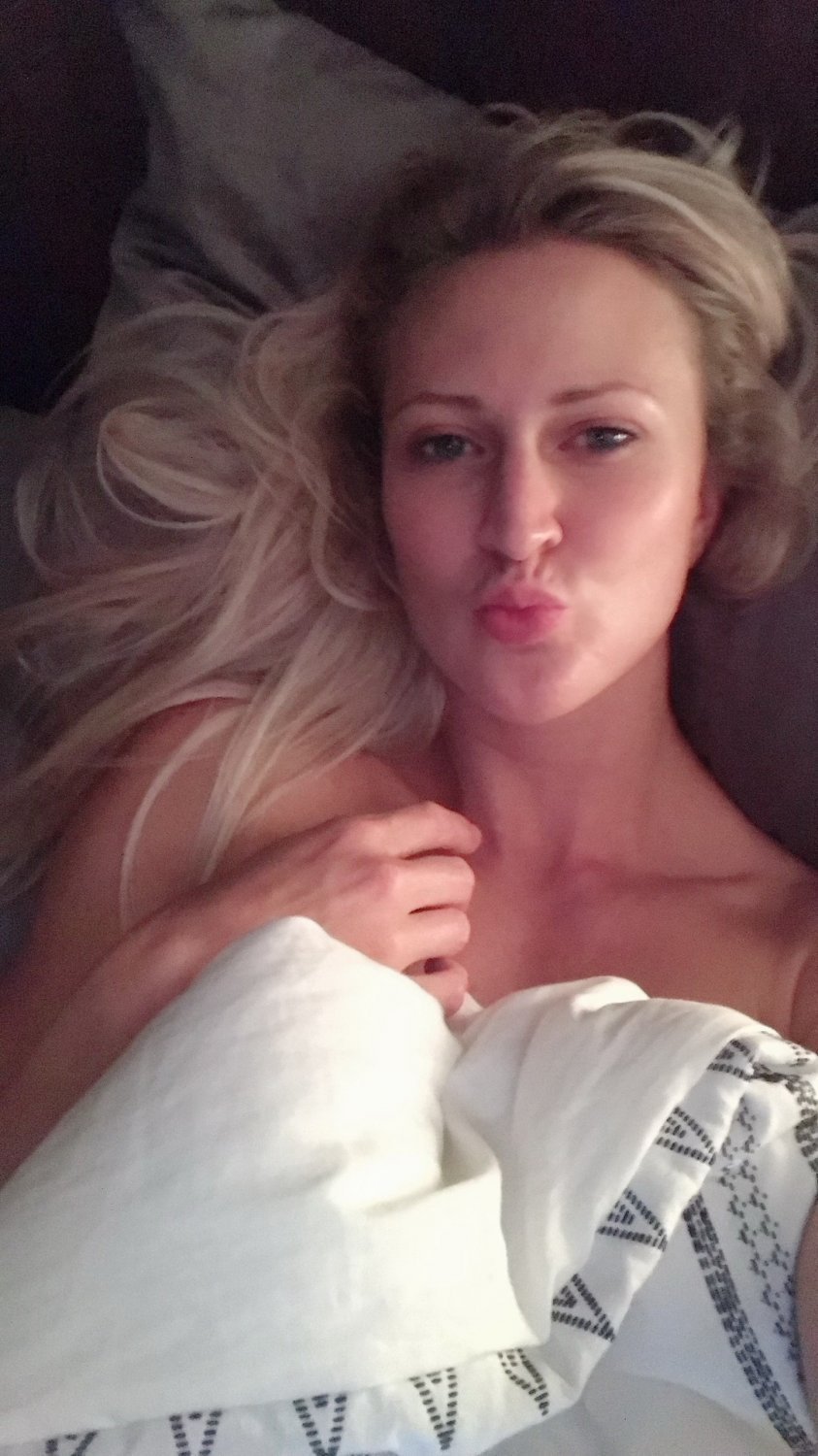 Boazuda MILF Snaps A Sultry Blonde Selfie 32