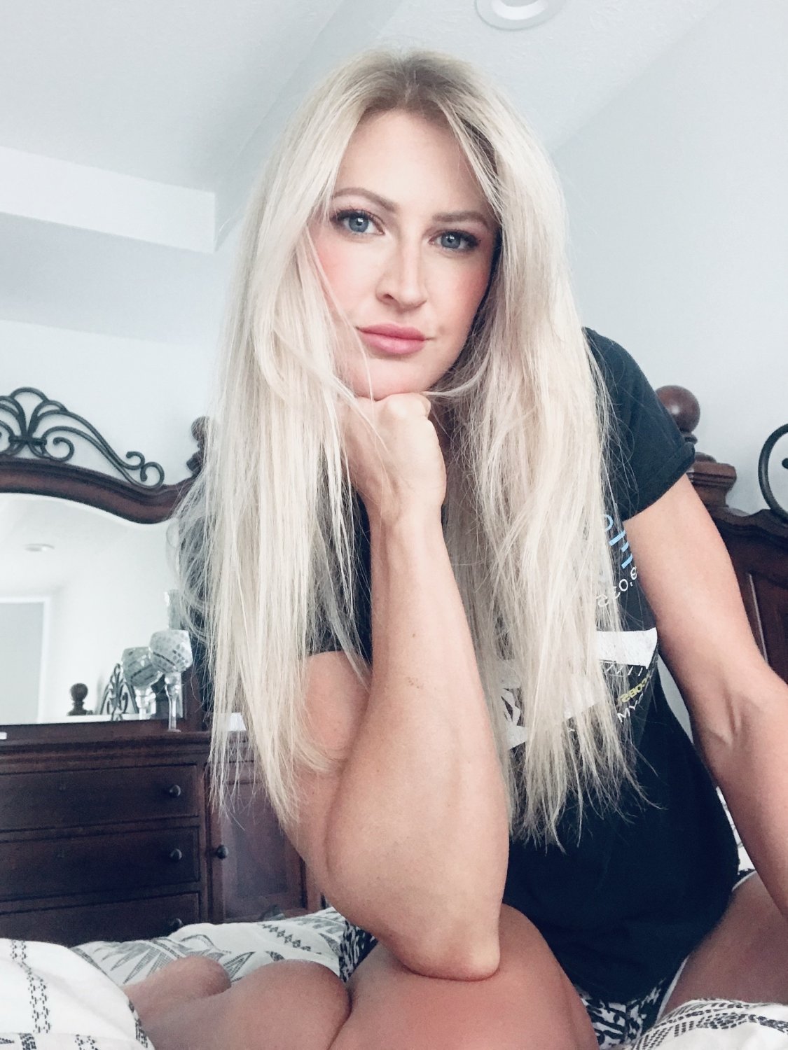 Boazuda MILF Snaps A Sultry Blonde Selfie 35