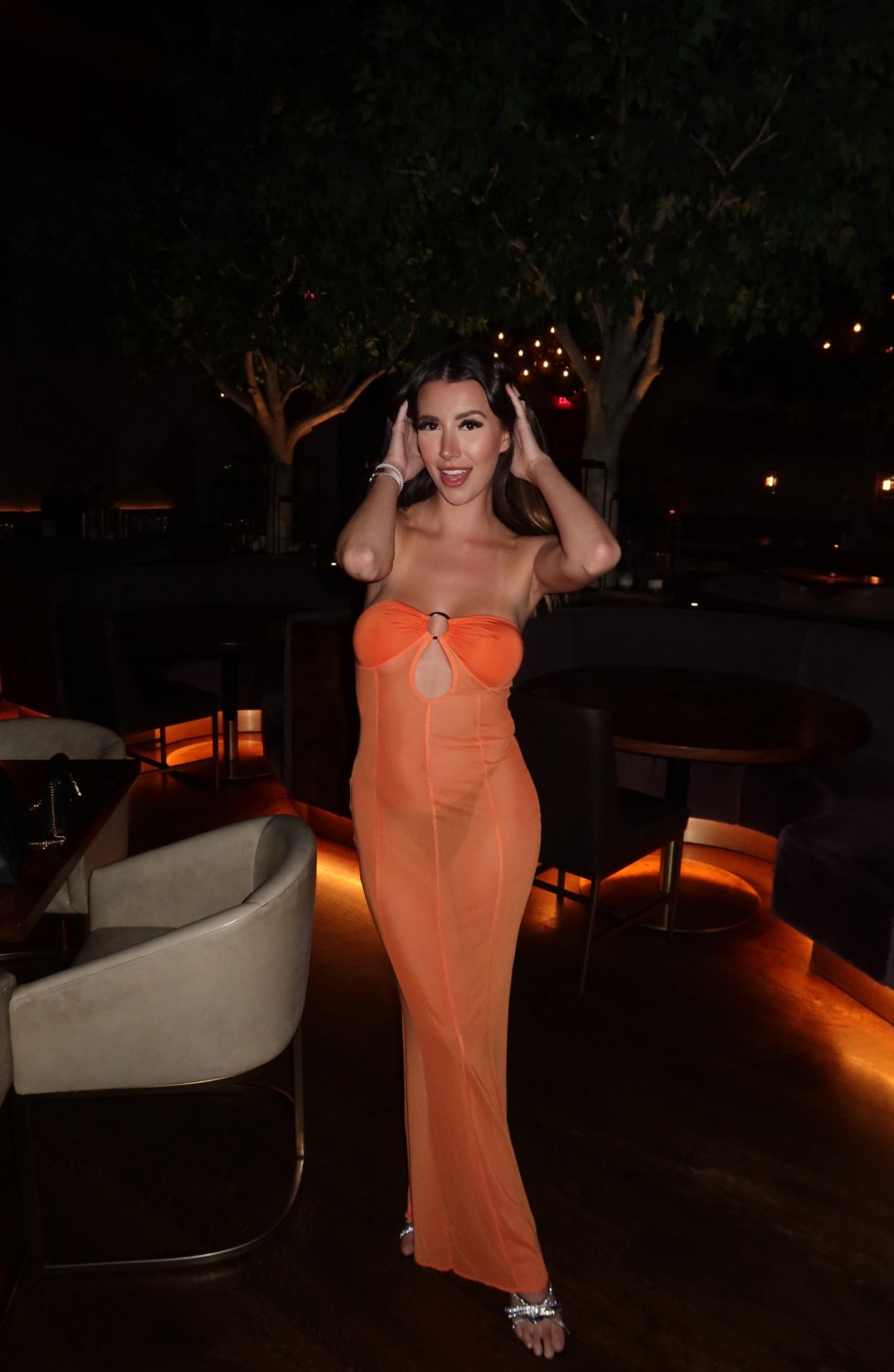 Annullate tutti i vostri programmi e prendete me stasera 1