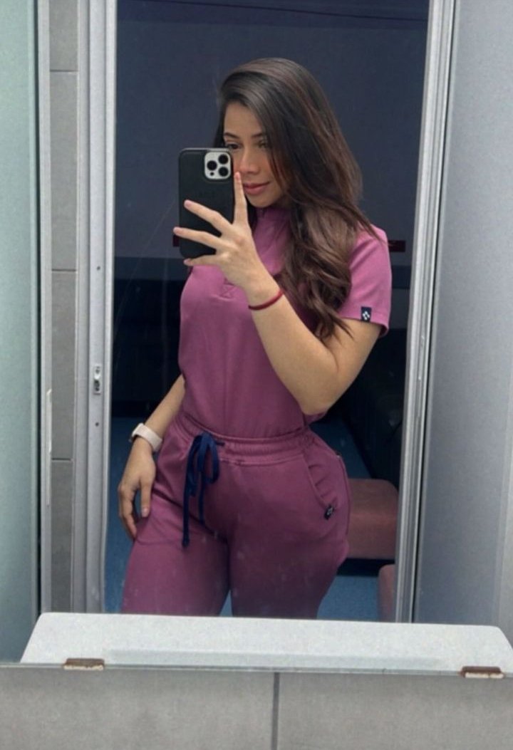 Latynoska z przyjaznym pośladkiem i grubymi cyckami (bez nagości) 15