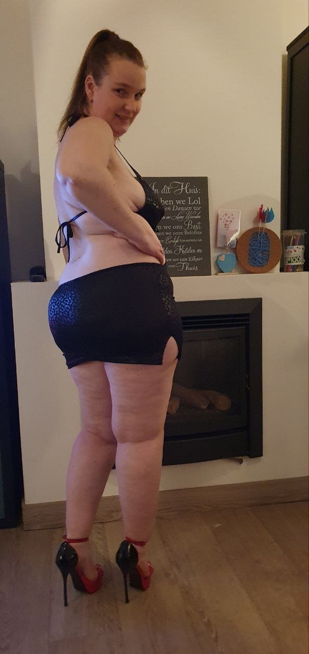 Joyce è una prostituta sottomessa di 37 anni dal Belgio 21