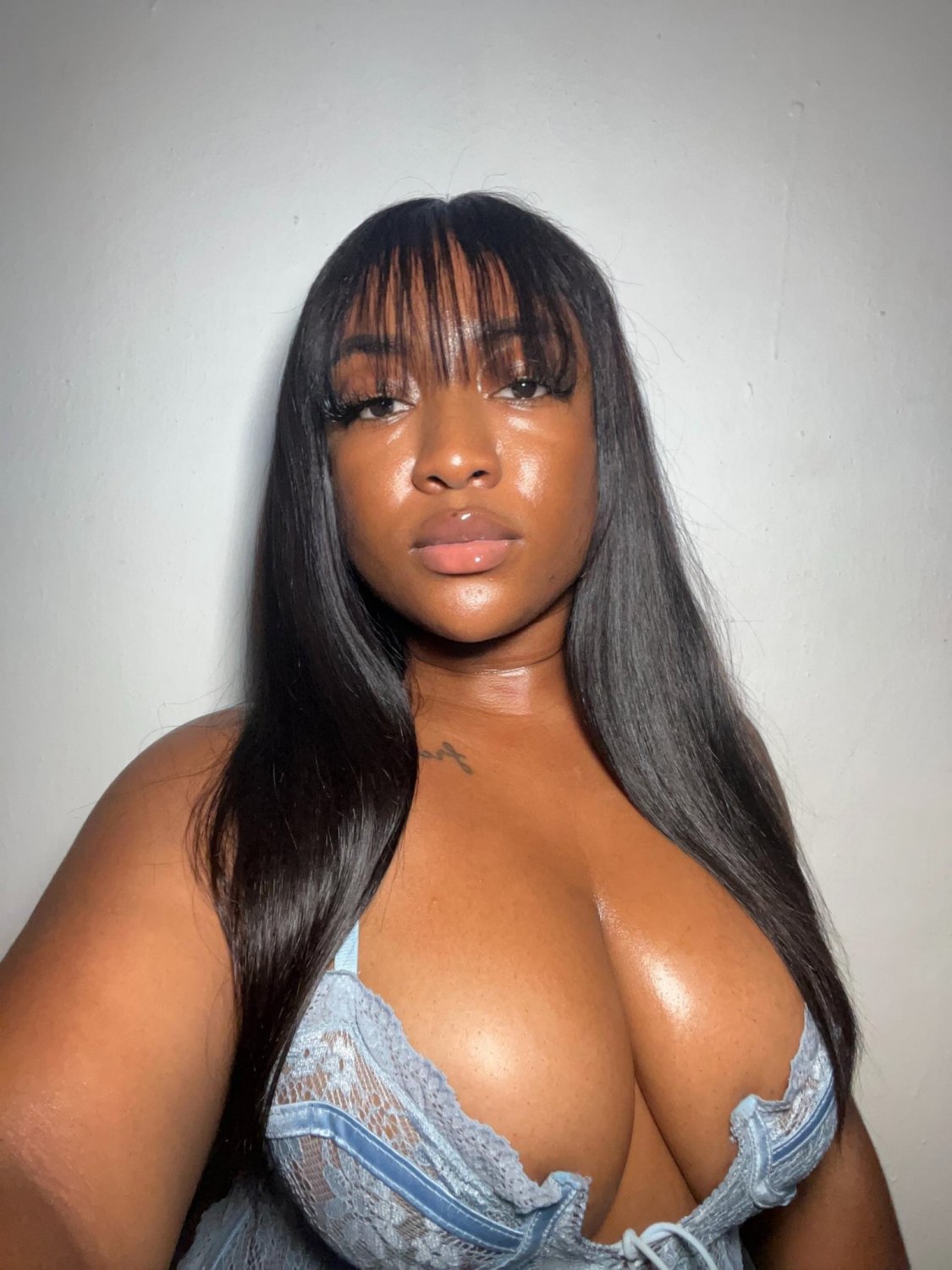 Anonymous Stunner Teasing In Tight Slow Motion 1