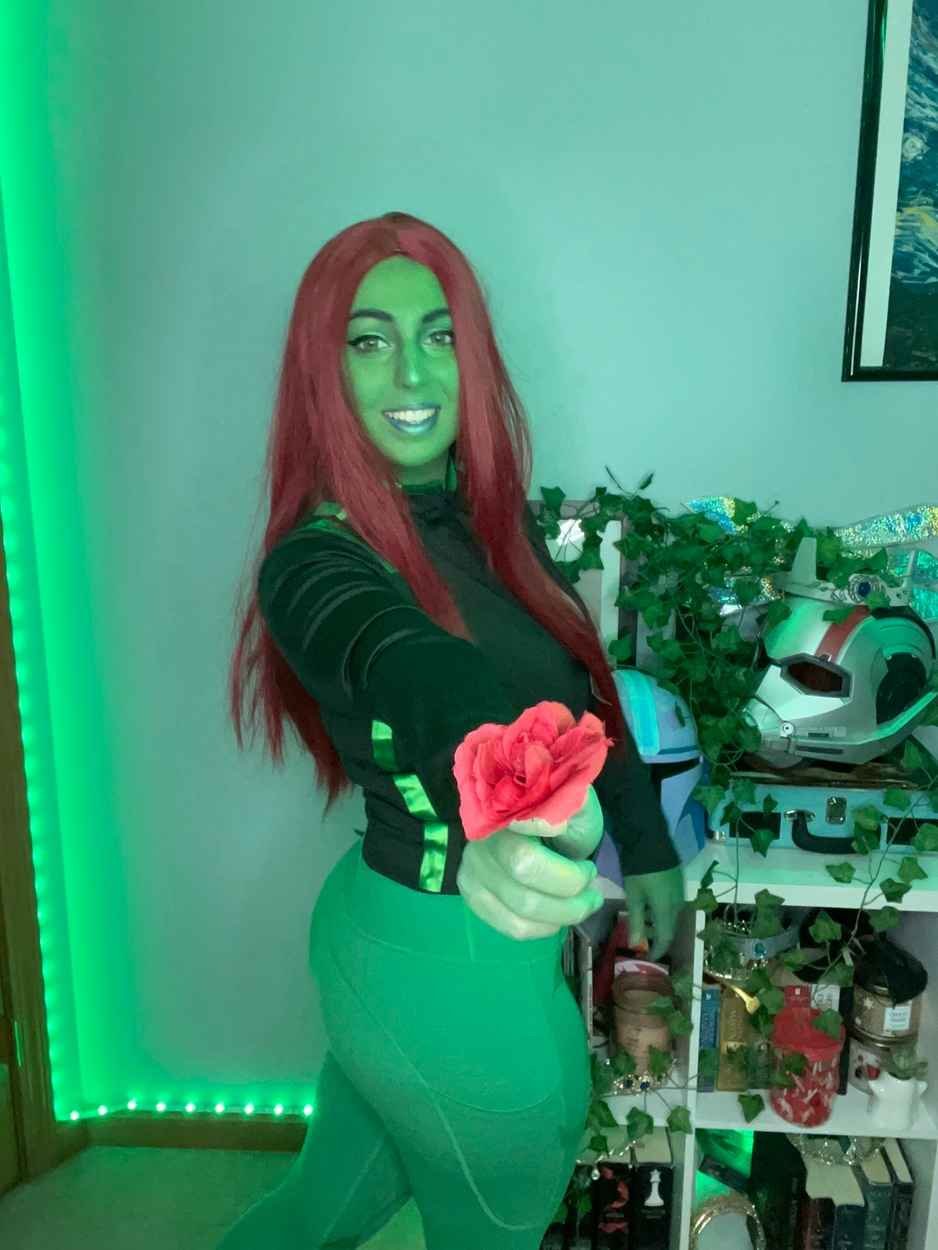 Thick Cosplay Redhead Ari Brings Poison Ivy To Life 4