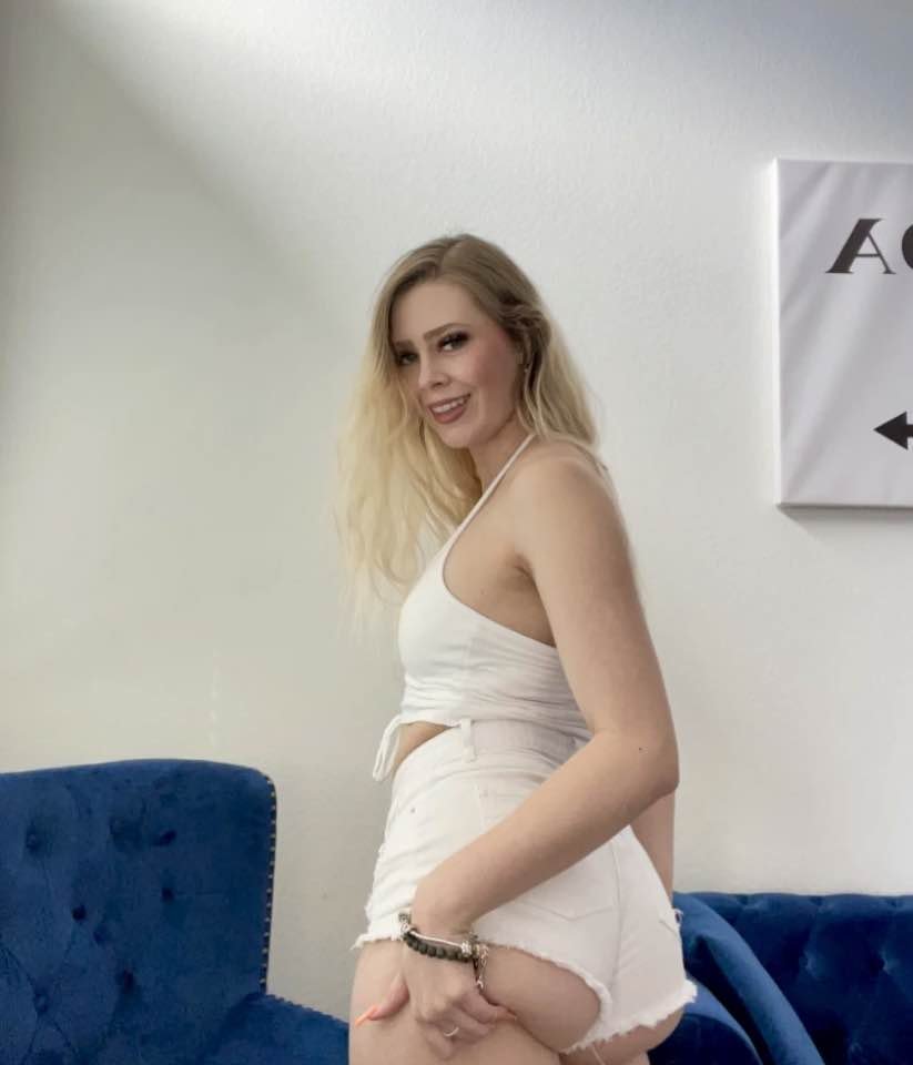 Ciasna puszczalska jasnowłosa PAWG "Secret R." (24F Arizona, USA) wyciekły akty 34
