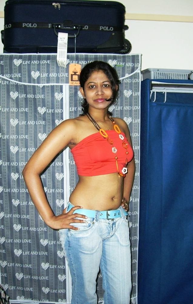 Sri Lankan Beauty Gets Frisky On Cam 25