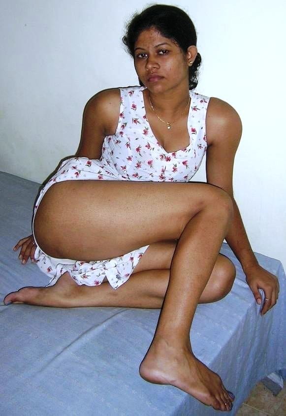 Sri Lankan Beauty Gets Frisky On Cam 27