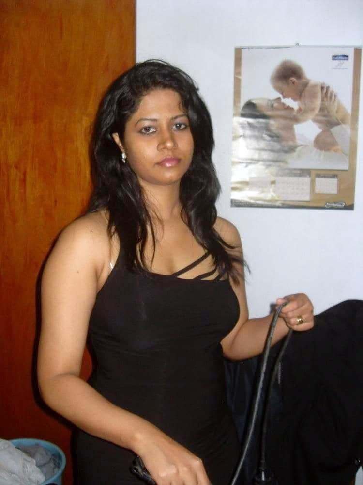 Sri Lankan Beauty Gets Frisky On Cam 29