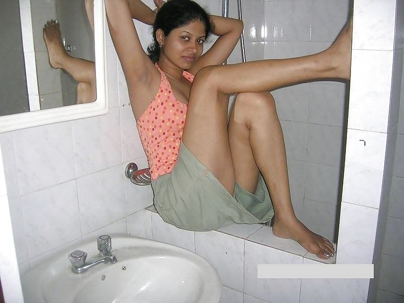 Sri Lankan Beauty Gets Frisky On Cam 30