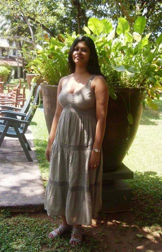 Sri Lankan Beauty Gets Frisky On Cam 31